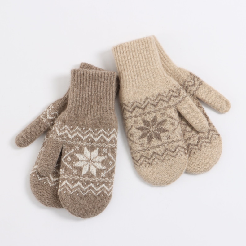 Pure Cashmere Snowflake Mittens for Women Winter Cosy and Warm Accessory Winter Glove image 4