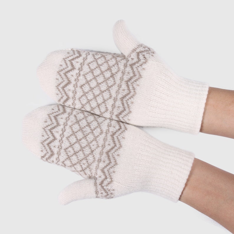 Pure Cashmere Snowflake Mittens for Women Winter Cosy and Warm Accessory Winter Glove image 2