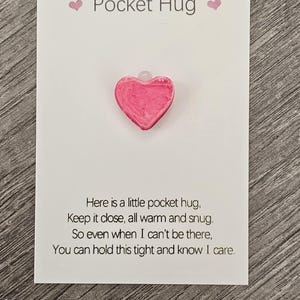 Mini bolso resina abraço corações símbolo sincero de amor com nosso Resin Pocket Hug. Pequeno presente para um grande amigo.