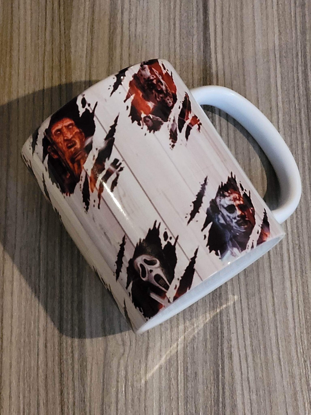 Horrorfilm Untersetzer Set – 6 Korkuntersetzer Mit Halterung, Je 4 Zoll – Lustige Halloween Deko & Geschenk Für Horrorfans