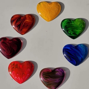 5 x zufällige Auswahl-Resin Pocket Hug Hearts - Miniatur-Andenken für Zuneigung und Ermutigungen. Trost für jemanden, der eine Umarmung braucht-