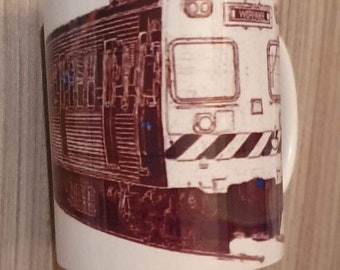 Empieza tu mañana con vapor con esta divertida taza de café con forma de locomotora de tren