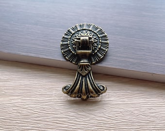 2 antike Bronze Eisen Griffe: Möbelbeschläge LS555