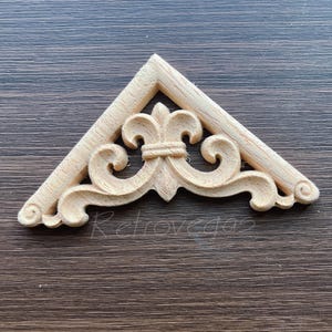 Shabby Chic Wood Applique Corner: Ornate Furniture Embellishment