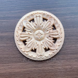 1 Piece Round Wood Carving Rosette Applique Shabby Chic Wood Embellishments Ornate Furniture Apliques Wood Onlay Furniture Supplies WA135
