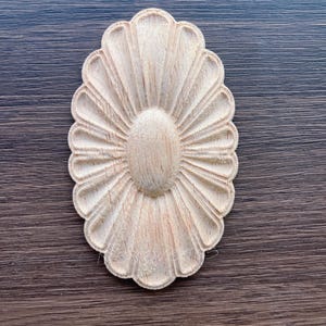 1 st. oval rosettapplikation shabby chic trädekorationer utsmyckade möbelapplikationer träpålägg möbeldetaljer WA131 bild 2
