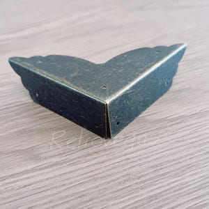 4PCS Antique Bronze Corner Protectors: Decorative Iron Bracket (70x20mm) BJ010