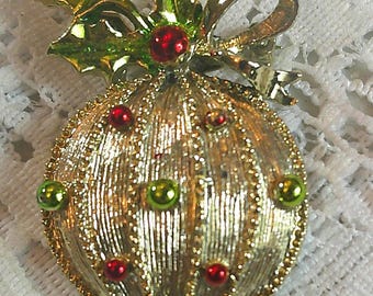 Vintage GERRY'S Christmas Ornament Brooch Gold Tone Red Green Enamel Holly