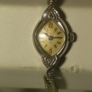 Bulova Petite Watch - Etsy display picture 2