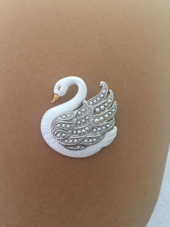 Absolutely Beautiful Vintage Swan Brooch Made to l
