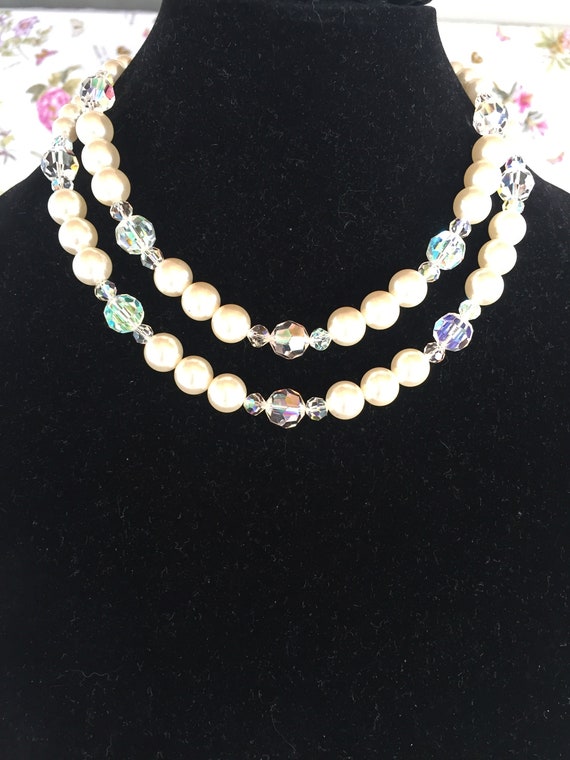 Beautiful Vintage 1950's Iridescent Imitation Pearls & Aurora Stone Necklace