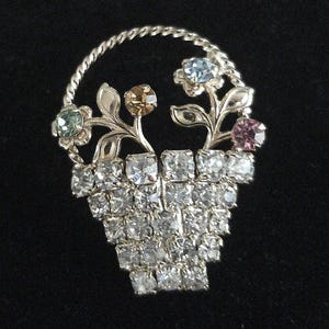 Vintage Pastel Rhinestone Basket of Flowers Brooch – Gold-Tone