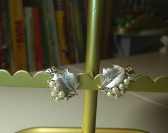 Vintage Crown Trifari Pearl Silver Tone Leaf Clip Earrings