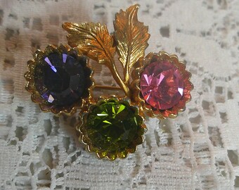 Vintage 1950s Multicolor Rhinestone Leaf Brooch Gold Tone Pie Pan Setting