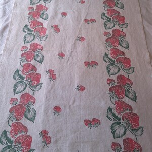 Vintage 1950s Linen Tea Towel Strawberries Red Green Kitchen 26” x 18”