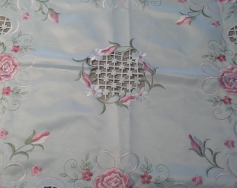 Vintage Embroidered Roses Tablecloth Bed Topper Cutwork Lace