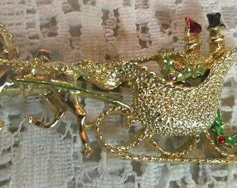 Vintage GERRY'S Christmas Horse Drawn Sleigh Brooch Gold Tone Red Green