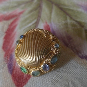 Vintage Clam Shell Lapel Pin with Pastel Rhinestones – Marked L in Square