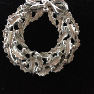 Vintage Silver Tone Christmas Wreath Brooch
