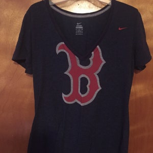 Nike Woman&#39;s Boston Red Sox V-Neck t-Shirt XL