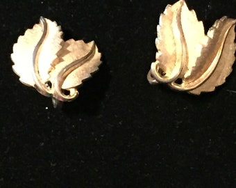 Vintage Crown Trifari Gold Tone Clip Earrings Leaves