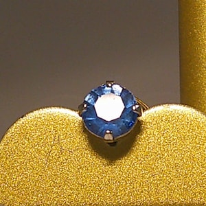 Vintage Gold Tone Tie Tack with Blue Rhinestone – Classic Men’s Lapel/tie Pin 1/4”