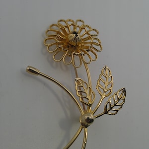Vintage Gold Tone Flower Brooch  – Retro Floral Pin