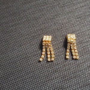 Vintage jewelry, rhinestones, ear clips, earrings