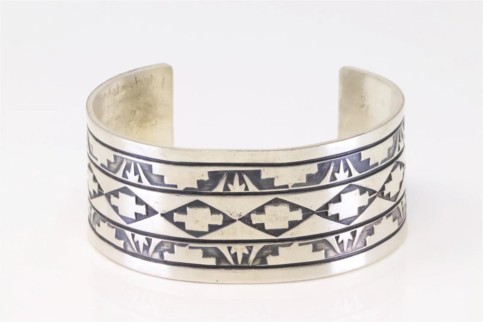 Museum Wide Vintage Navajo Thomas Singer Wave Native American Jewelry Silver Bracelet Old Museum Wide Vintage Navajo Thomas Singer Wave Native American Jewelry Silver Bracelet Old