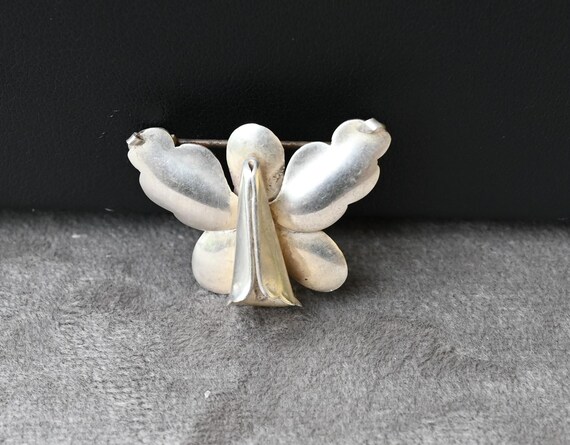 Pretty Hector Aguilar (renowned silversmith) ~ Vintage Taxco 940 Silver Orchid Flower Pin / Brooch c. 1940's 5 grams 1 1/8 inches