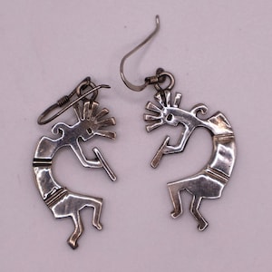 Kolczyki z drutu ze srebra próby 925 Kokopelli Flute Dancers z plecionki Navajo Kokopelli 1 7/8 cala, 6,8 grama (mam również pasujący naszyjnik)