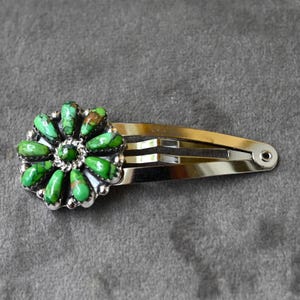 Hermoso pasador para el cabello Navajo (por Davin Benally) en plata esterlina y turquesa de Sonora, 5,3 gramos, 2,25 x 1 pulgada, 9 hermosas gemas turquesas