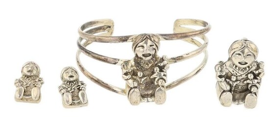Magnificent San Felipe Signed Kingman Turquoise Sterling Silver Skulls Bracelet Magnificent San Felipe Signed Kingman Turquoise Sterling Silver Skulls Bracelet