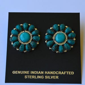 Neue authentische Navajo Tribe Ohrringe von Davin Benally Kingman Türkis & Sterling Silber Ohrringe 1 X 1 Zoll 10,2 Gramm 24 Türkis Steine