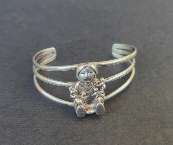 Magnificent San Felipe Signed Kingman Turquoise Sterling Silver Skulls Bracelet Magnificent San Felipe Signed Kingman Turquoise Sterling Silver Skulls Bracelet
