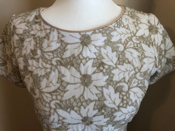 Lace vintage white hand-made knee length 60s dress - image 4