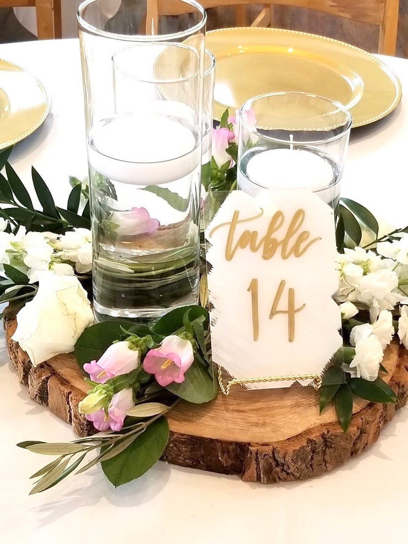 4 x 6“ Acrylic Wedding table numbers With white painted background and gold Calligraphy Lettering