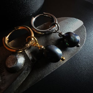 BLACK PEARL, baroque pearl, gold or silver, unique mono single earring, unisex dangle earring, mens earring, stainless steel, dainty, fss