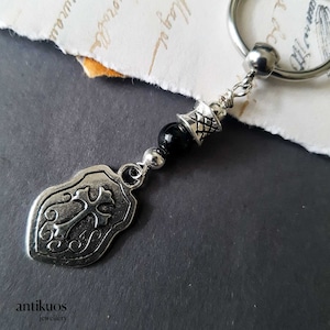 MEDIEVAL, Kreuzschild und Onyx Edelstein, alternativer einzelner Mono Ohrring, Unisex Ohrhänger, Herren Ohrring, Herren Ohrring, Edelstahl Creole