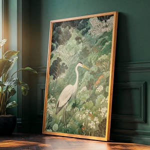 Impresión de garza azul, arte mural de pájaro japonés, pintura maximalista de bosque verde salvia, póster chinoiserie japonés, arte mural imprimible extragrande