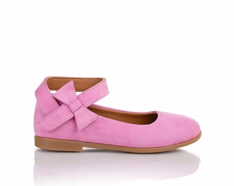 Zapatos de niña de flores de cuero rosa, Mary Janes de nobuk hechas a mano