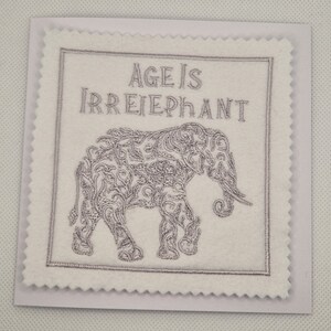 Carte d'anniversaire éléphant brodée
