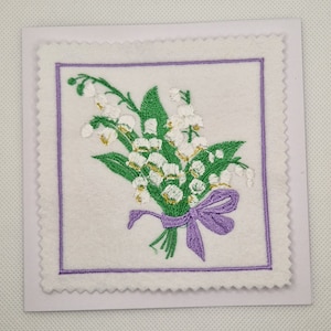 Tarjeta con flores bordadas de lirio de los valles