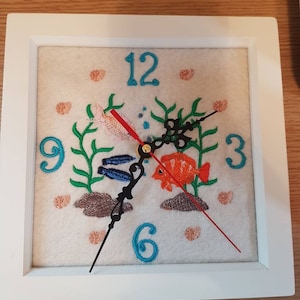 Orologio con pesci tropicali ricamati. (Silenzioso)