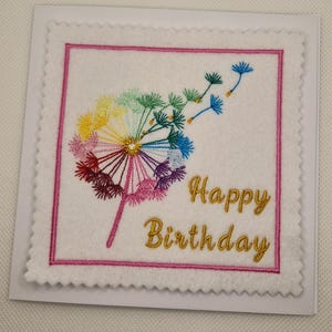 Biglietto di compleanno con dente di leone ricamato e arcobaleno