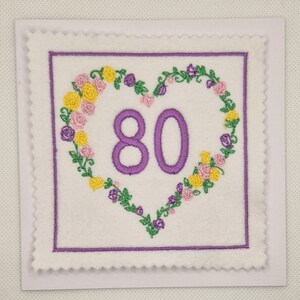 Carte coeur rose brodée de fleurs