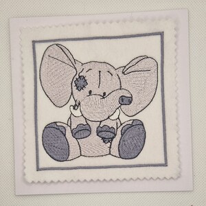 Tarjeta con un lindo elefante bordado