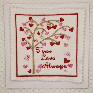 Tarjeta bordada con árbol de San Valentín