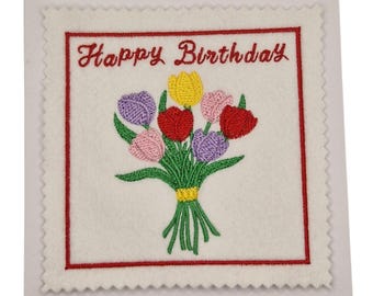Gestickte Geburtstagskarte mit Strauß Blumen und Tulpen
