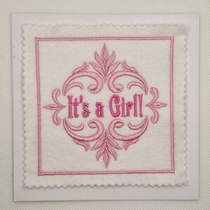 Carte brodée avec cadre pour bébé fille